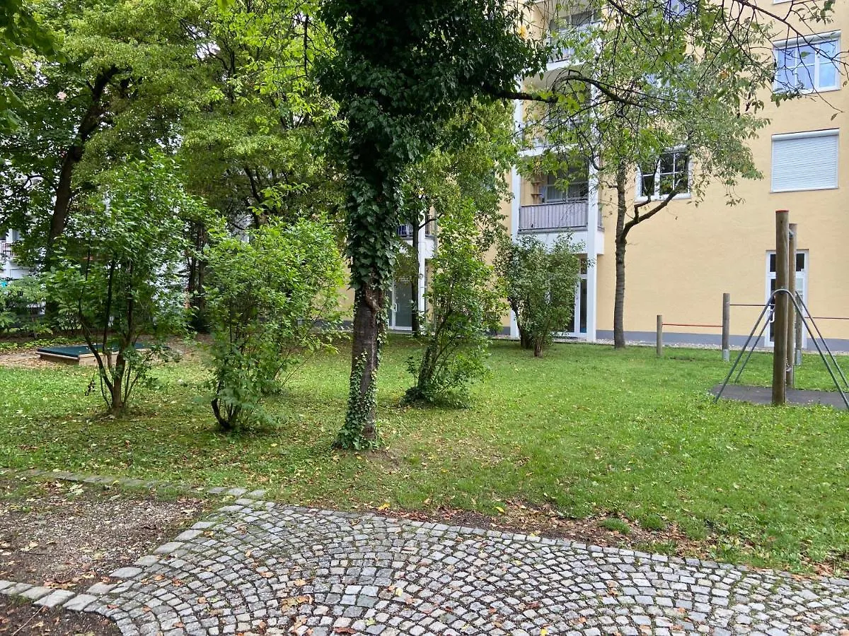Wohnung Mit Garagenparkplatz An U-Bahnstation Monachium