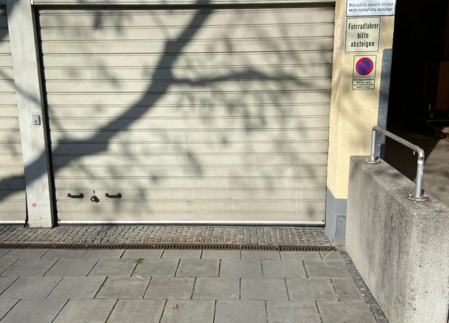Wohnung Mit Garagenparkplatz An U-Bahnstation Monachium