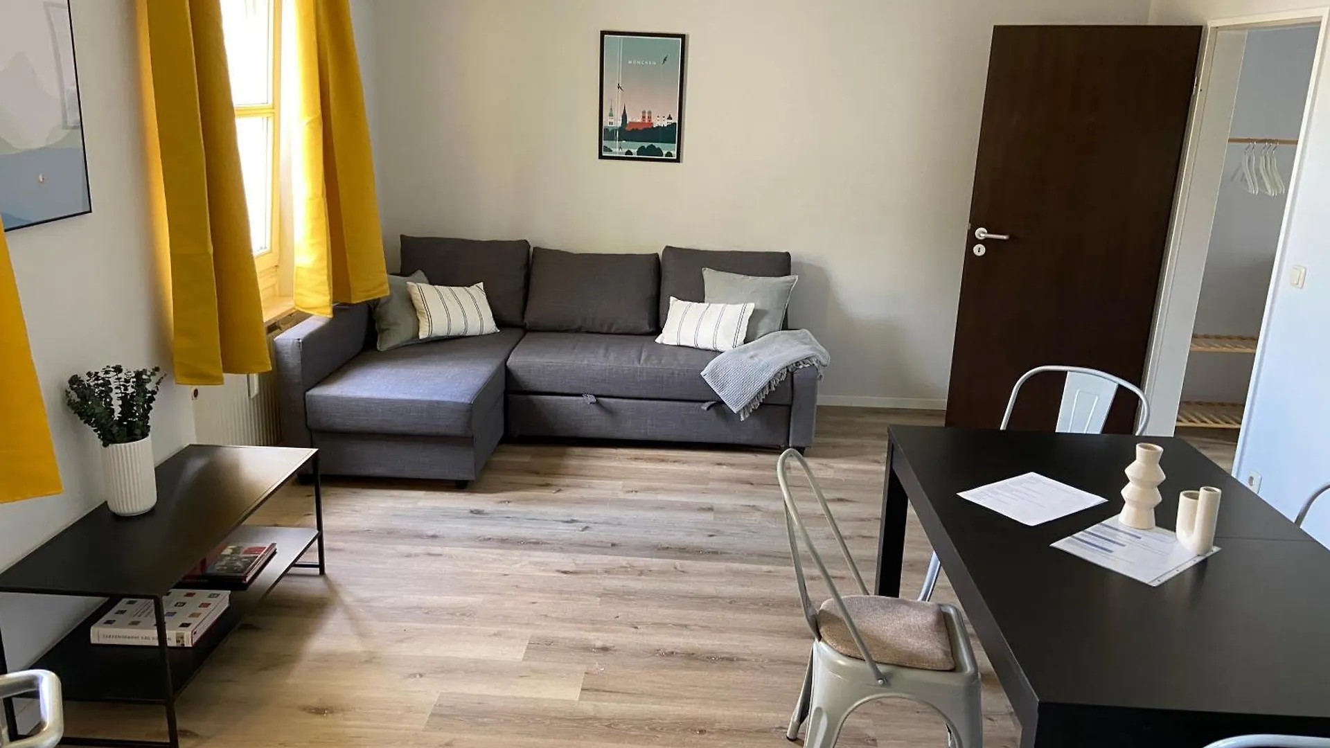 Wohnung Mit Garagenparkplatz An U-Bahnstation Monachium Niemcy