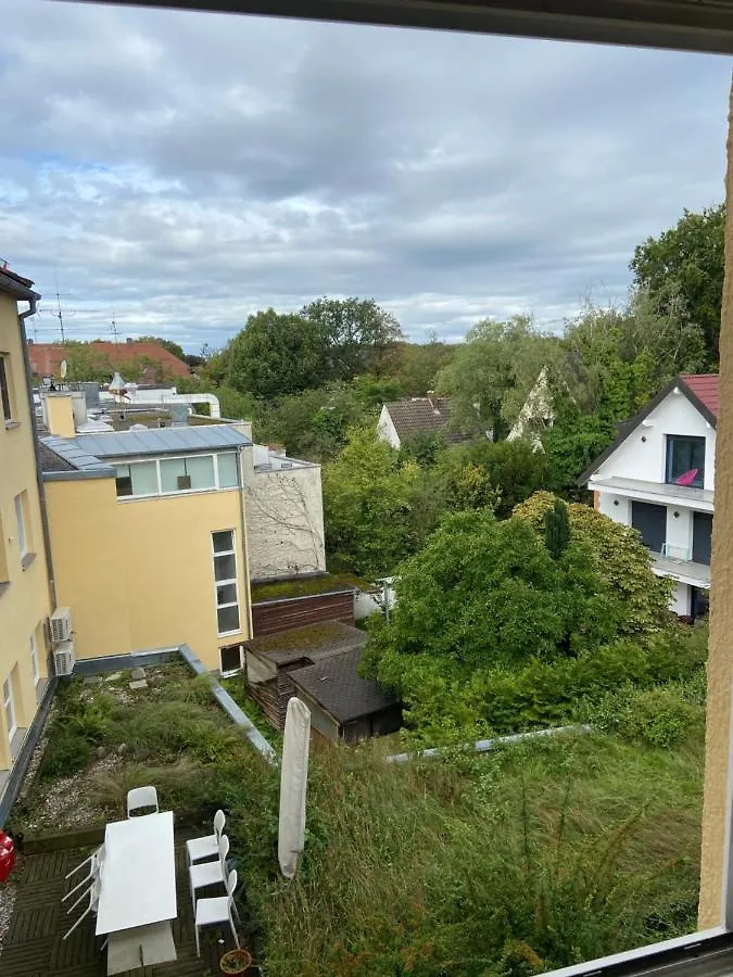 Wohnung Mit Garagenparkplatz An U-Bahnstation Munich Apartment