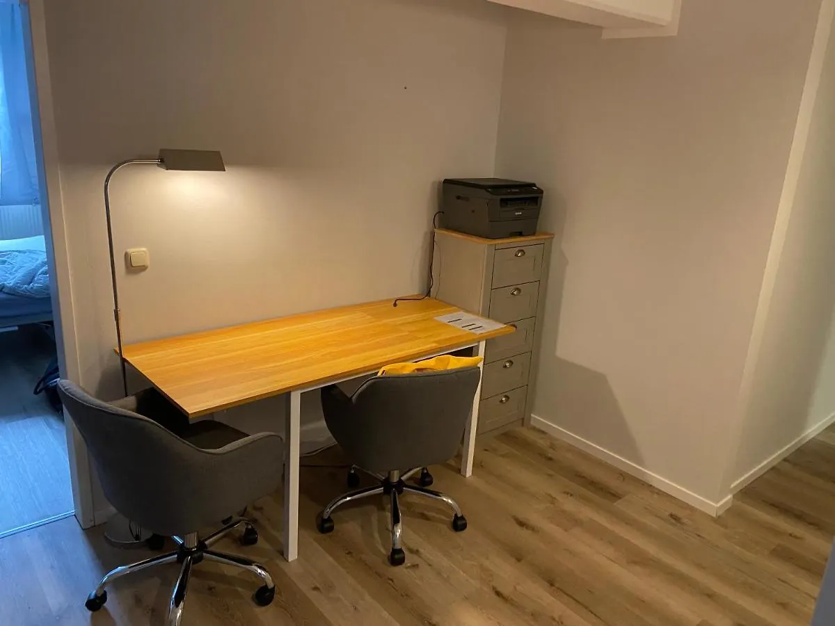 Wohnung Mit Garagenparkplatz An U-Bahnstation Munich