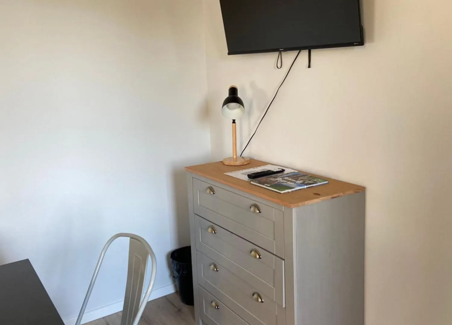 Wohnung Mit Garagenparkplatz An U-Bahnstation Munich Apartment