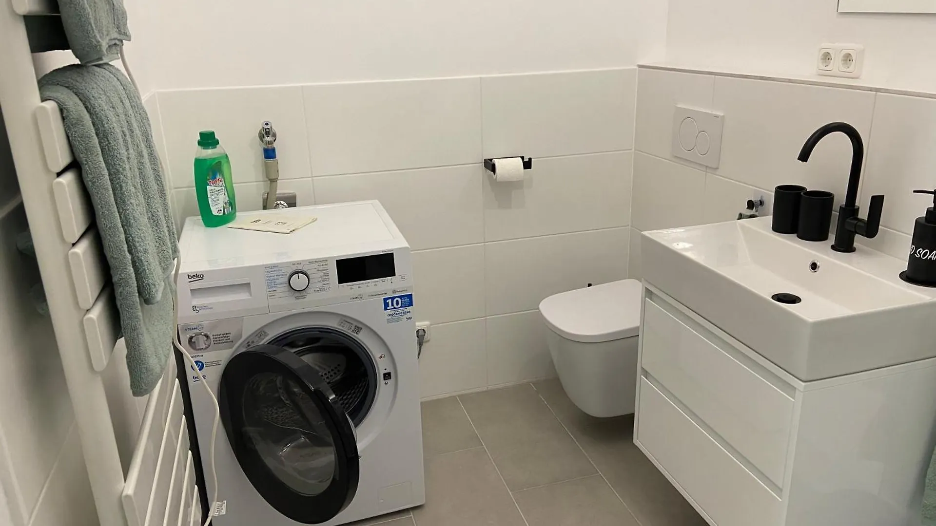 Apartment Wohnung Mit Garagenparkplatz An U-Bahnstation Munich