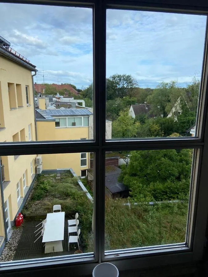 Wohnung Mit Garagenparkplatz An U-Bahnstation Munich
