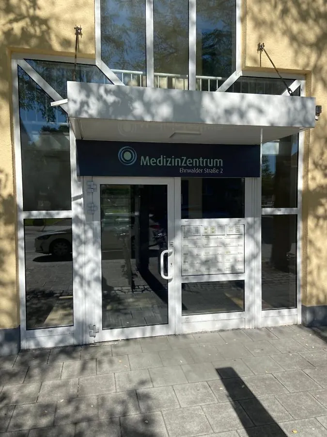 Wohnung Mit Garagenparkplatz An U-Bahnstation Munich